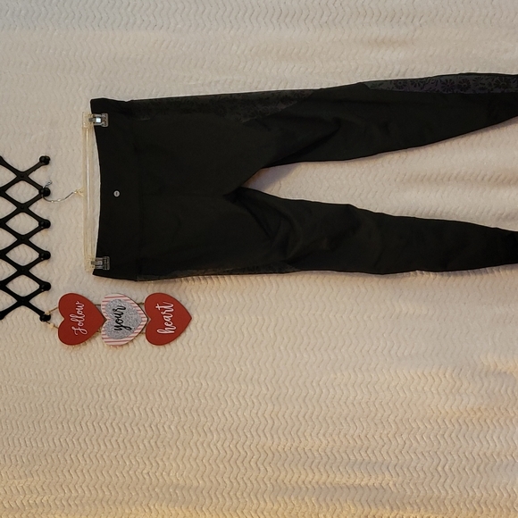 Avia Ladies Running pants with reflective sides. Size Large - Picture 2 of 5